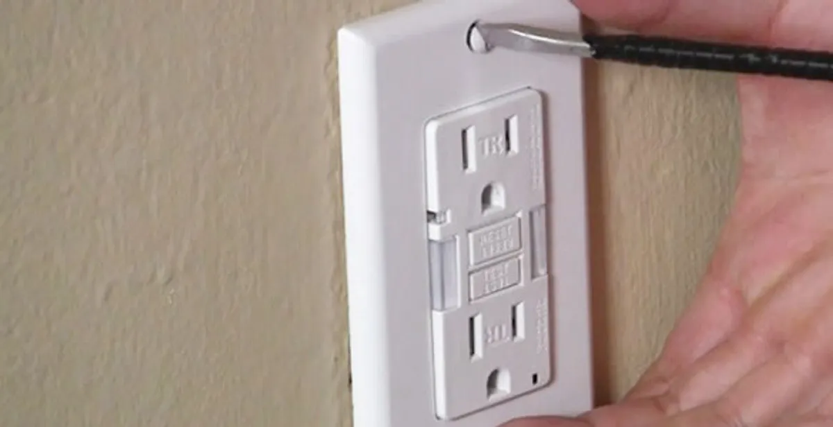 gfc outlets service securing and mounting ground fault circuit interrupter outlet by certified electricians in Mountain View, CA